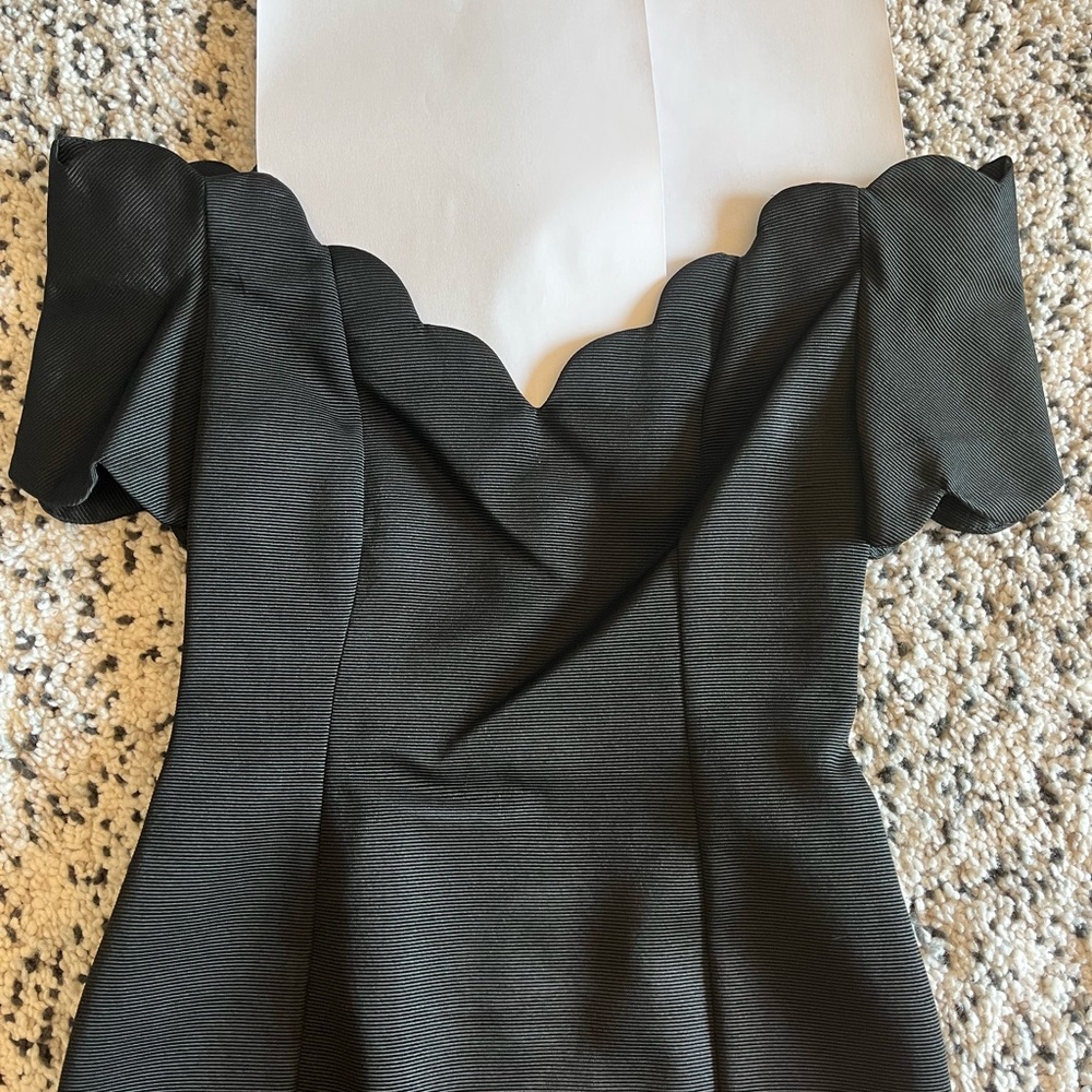 Vintage ‘90s cocktail dress. Size 8.